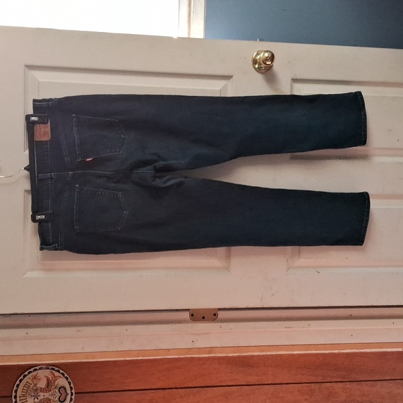 Levi's woman size 12 classic straight denim jeans - Picture 2 of 6